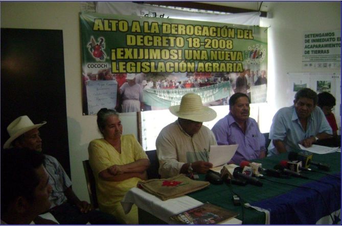 Conferencia de prensa de La vía campesina, presidida por Rafael Alegría, en oposición a la derogación del decreto 18-2008