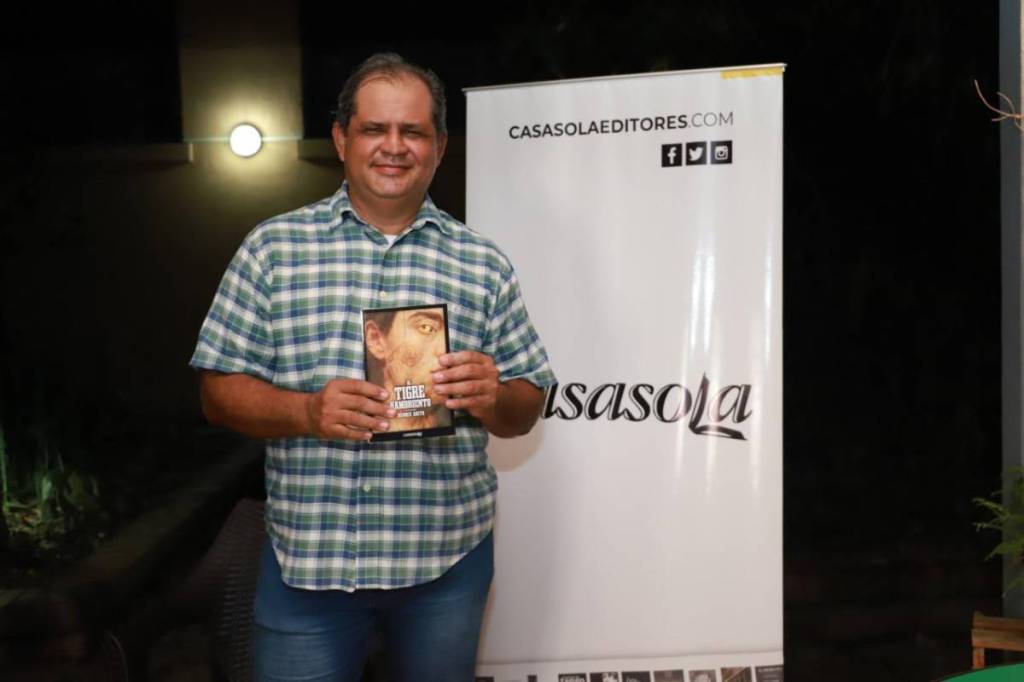 Ilustración principal de Dennis Arita: “En la ficción, todos toman cosas de todos, no hay por qué avergonzarse de eso…”
