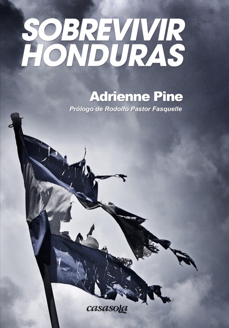 Ilustración principal de Historia reciente de la demencia y la desolación local: Adrienne Pine, Sobrevivir Honduras